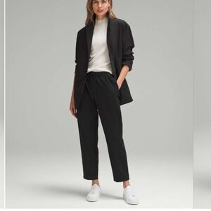 Lululemon Tapered Leg Mid Rise Pants 7/8 Length Luxtreme Womens Small Black